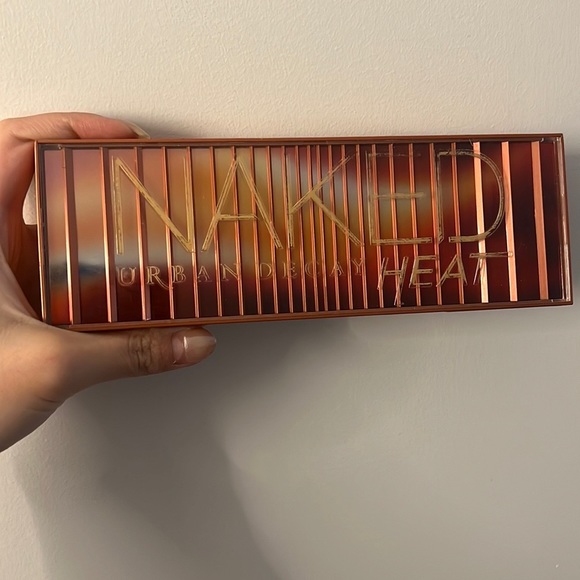 Urban Decay Naked HEAT eyeshadow palette